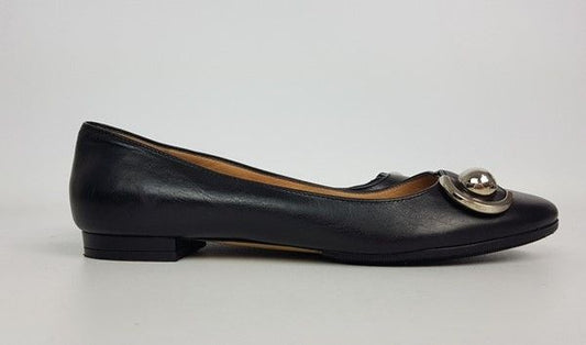 Salvatore Ferragamo Black Leather Flats 24449104