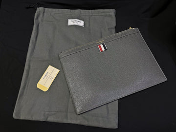 THOM BROWNE グレー ストライプ タブ クラッチ S 6808176302 32362699