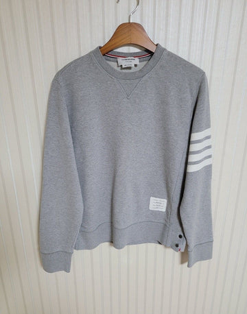 THOM BROWNE Graue diagonale Armbinde mit seitlichem Schlitz Sweatshirt 29517399