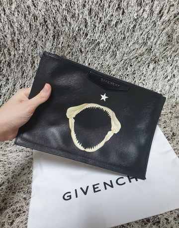 Givenchy OS Shark Flower Antigona Clutch 25525033