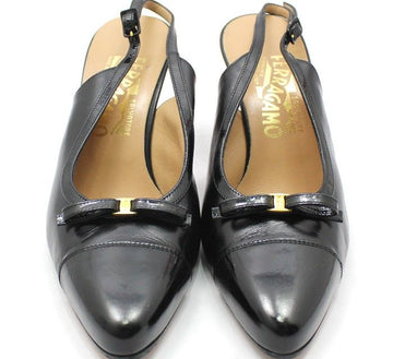 SALVATORE FERRAGAMO ブラックパテントゴールドトーンバラスリングバックシューズ 6.5D 28257249