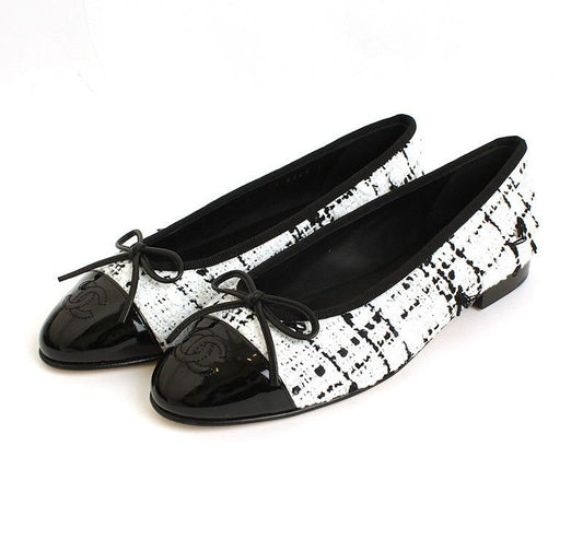 CHANEL Zweifarbige CC-Kaptoe Tweed Ballerinas 37,5 27517417