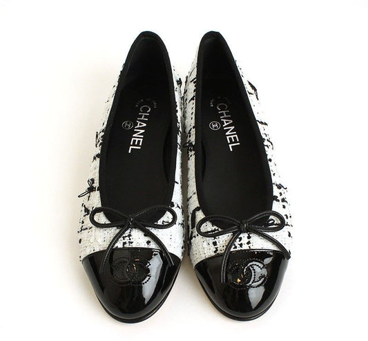 CHANEL Zweifarbige CC-Kaptoe Tweed Ballerinas 37,5 27517417