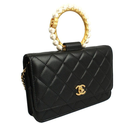 CHANEL ブラック ゴールド パールハンドル WOC クロスボディバッグ 2021 26811211