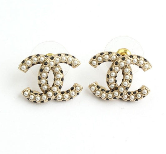 CHANEL CC Logo Pearl Crystal Gold Plated Earrings 12345 26811653