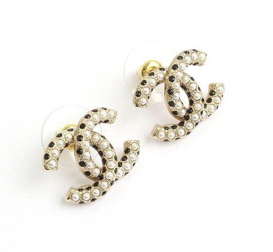 CHANEL CC Logo Pearl Crystal Gold Plated Earrings 12345 26811653