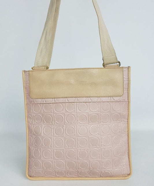 Salvatore Ferragamo Ferragamo Gancini Logo Crossbody Bag 27063512