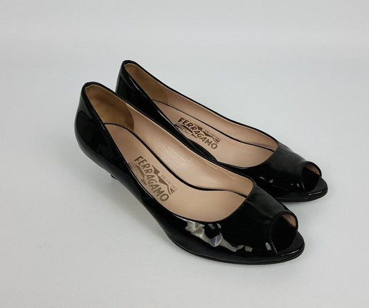 SALVATORE FERRAGAMO Ferrogaumo Lackleder Damen Peeptoe Schuhe 27141684