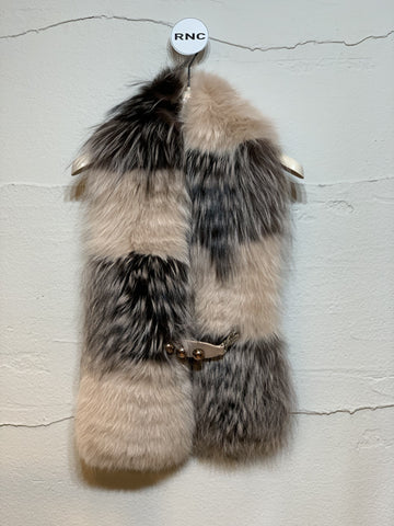 FENDI ファンディ ブラックピンク ファー 5425253902 18069161