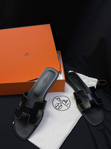 HERMES オールブラック オラン サンダル 5789727341 25726752