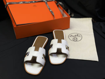HERMES Weiße Oran Sandalen 5606133312 24179077
