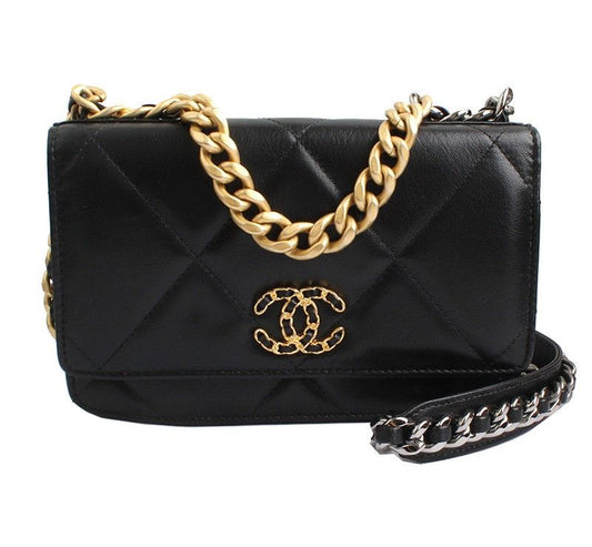 CHANEL 19ラムスキンWOCミニクロスバッグ30番台 26811257