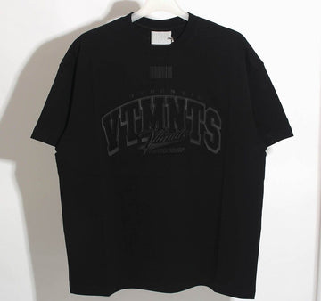 VETEMENTS VTMNTS gesticktes Logo Patch Kurzarm T-Shirt Schwarz 23SS 44703778