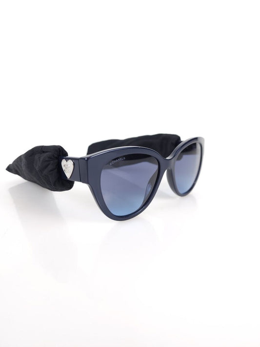 CHANEL Heart CC Logo Sunglasses 6135 79740166