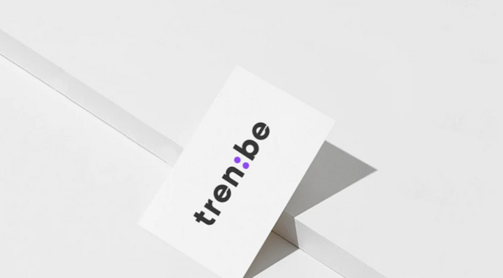 Pre‑owned auction lots and warehouse shelving