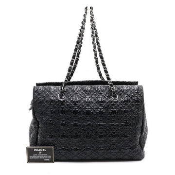 CHANEL Schwarze Lack-Camelia-Logo Schultertasche mit Silberkette 48755 152892672