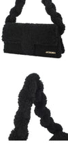 JACQUEMUS Bambino Shearling Flap Schultertasche 223BA027 990 42934413 [P]