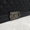 CHANEL ボーイキャビアチェーンフラップバッグミディアム27番代A67086 9763 163155965 [P]