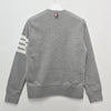 THOM BROWNE Klassisches Sweatshirt mit diagonalem Arm-Band und 4 Streifen in Hellgrau 123479381 [P]