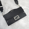 FENDI ソフトトランクバゲットメッセンジャークロスバッグ 9111 4912957 [P]