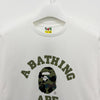 BAPE ABCカモ カレッジ 半袖Tシャツ ホワイト グリーン (001TEM301013M WHXGR) 157128833 [P]