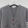 THOM BROWNE Schräge 4-Streifen Milano-Stich Wollcardigan Hellgrau (MKC160A 00014 055) 139893090 [P]