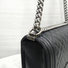 CHANEL ボーイキャビアチェーンフラップバッグミディアム27番代A67086 9763 163155965 [P]