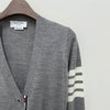 THOM BROWNE Femininer diagonaler 4 Streifen Merinowolle Cardigan FKC334A (FKC334A Y1014 055) 141984862 [P]