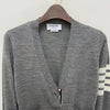 THOM BROWNE Femininer diagonaler 4 Streifen Merinowolle Cardigan FKC334A (FKC334A Y1014 055) 141984862 [P]