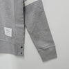 THOM BROWNE Klassisches Sweatshirt mit diagonalem Arm-Band und 4 Streifen in Hellgrau 123479381 [P]