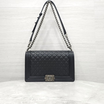 CHANEL ボーイキャビアチェーンフラップバッグミディアム27番代A67086 9763 163155965 [P]