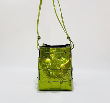 BOTTEGA VENETA カセットメタリックバケットバッグ 126765957