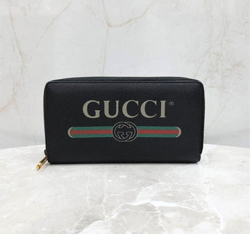 GUCCI ブラックバンドロゴプリントレザーラウンドジップ長財布 121721351