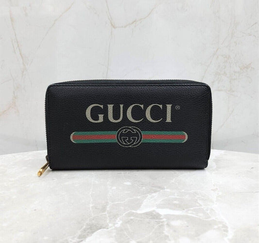GUCCI ブラックバンドロゴプリントレザーラウンドジップ長財布 121721351