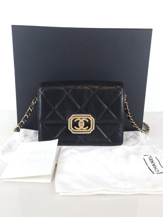 CHANEL ストラス カーフスキン ショルダーバッグ クロスボディ AS3720 5209 67834893