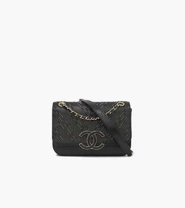 CHANEL ブラックシェブロンフラップショルダーバッグ 25127 146375380