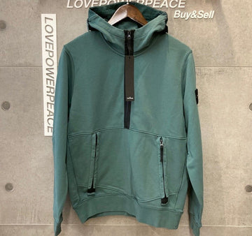 STONE ISLAND ワッペンハーフジップパーカー グリーン E0106067 148409685
