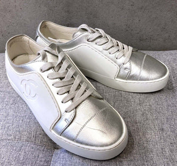 CHANEL Women's CC Logo Silver Metallic Sneakers G32719H032111 148410453