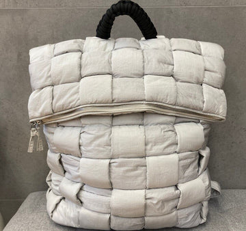 BOTTEGA VENETA gepolsterter Rucksack Grau G102409 148410573