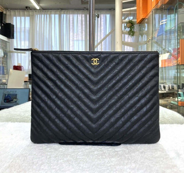 CHANEL シェブロン クラッチバッグ ニューミディアム ブラックゴールド A82545 148576541