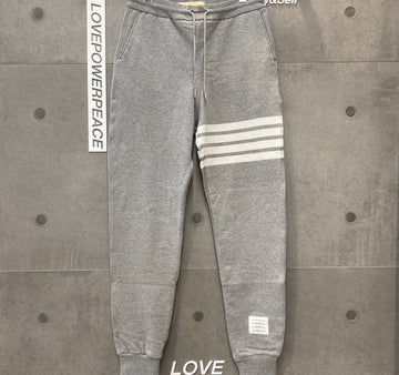 THOM BROWNE 新商品 サイドストライプ スウェットパンツ グレー MJQ008HD122405 148409899