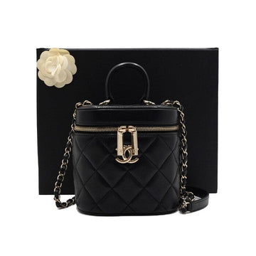 CHANEL Trendy CC Kosmetik Vanity Case aus schwarzem Lammleder mit Top-Handgriff und Schulterriemen 152316073