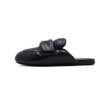 PRADA 1S084N Schwarze weiche gepolsterte Nappa-Leder Dreieck Silber-Logo Slides Damen Sandalen Hausschuhe aa59441 152317000