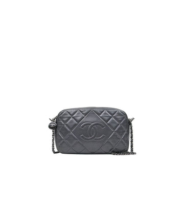 CHANEL メタリックシルバー レザー カメラ クロスバッグ 48005 153857135