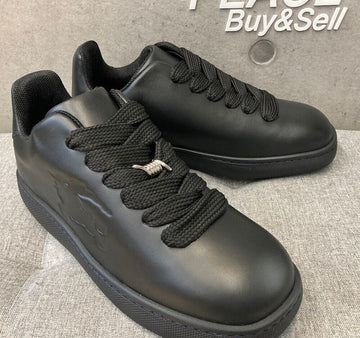 BURBERRY レザーエンボススニーカー ブラック 8083325G031511 148410505