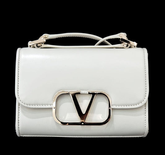 VALENTINO シグネチャー Vロゴ ショルダーバッグ 7301105459 86057326