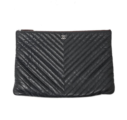 CHANEL キャビアシェブロンクラッチラージ6819666126 50524947