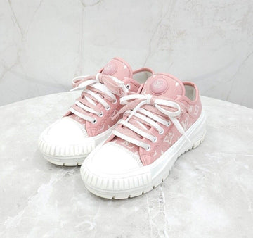 Louis Vuitton LV Pink Squad Sneakers 1A9S0M 140197202