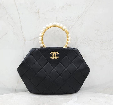 CHANEL ファンタジー パール ハンドル ポーチ トートバッグ AS2609 143688847