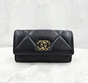 CHANEL CC Logo 19 Lang Geldbörse Lammleder Schwarz Gold 135228408